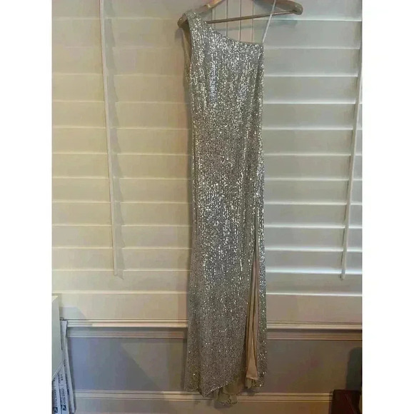 Mac Duggal SEQUINED ONE SHOULDER DRAPED BACK GOWN 2 SILVER 26990 Strappy Slit XS - Picture 6 of 11